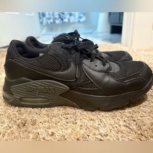 Black Air Max Sneakers